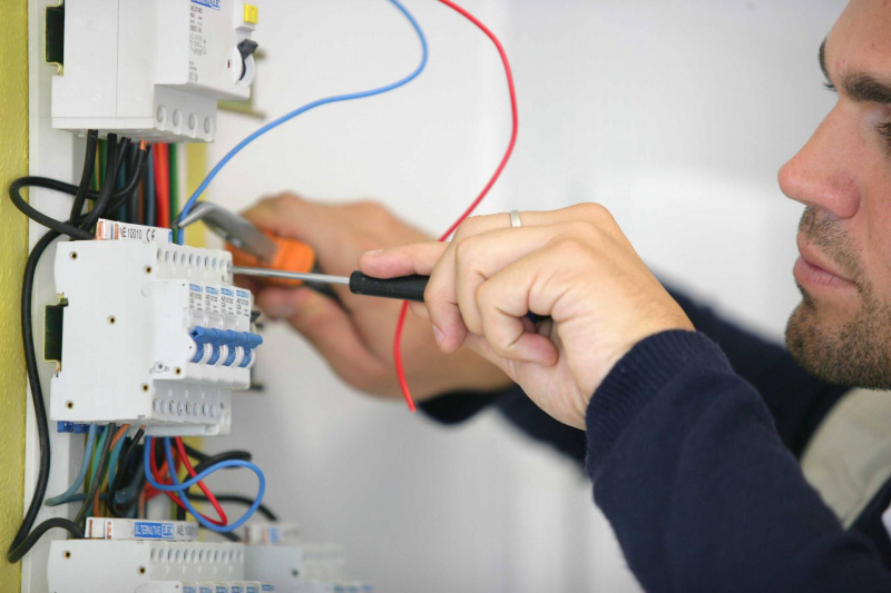Cách khắc phục aptomat bị cháy